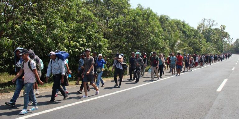 México frena la caravana migrante en la frontera sur en víspera de la elección – noticias telemicro
