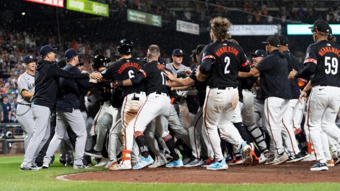 Yankees y Orioles vaciaron las bancas y se fueron a los golpes