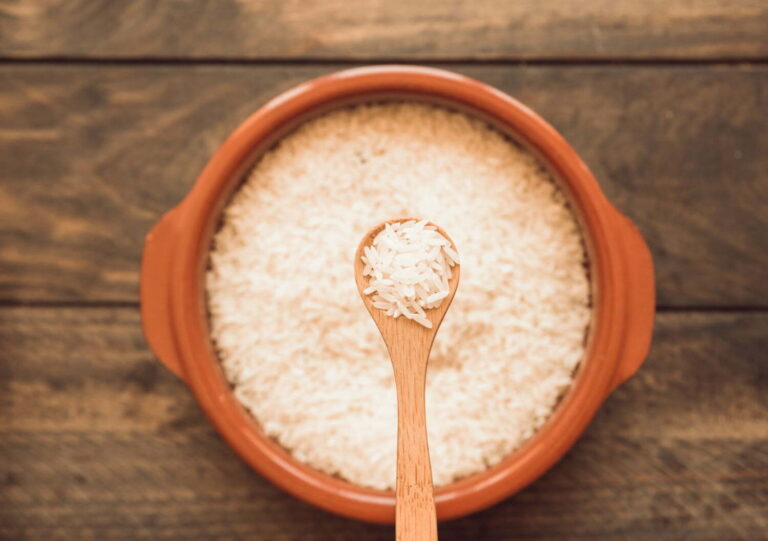 ¿Se debe lavar el arroz antes de cocinarlo?