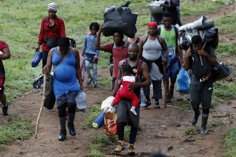 Panamá cierra tres pasos de acceso en el Darién para “canalizar” flujo de migrantes