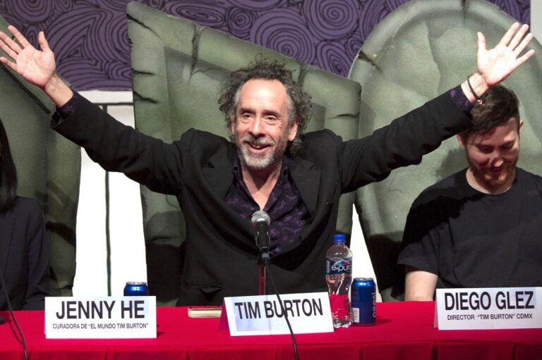 Tim Burton confiesa que el internet lo deprime: “No me hace sentir bien” 