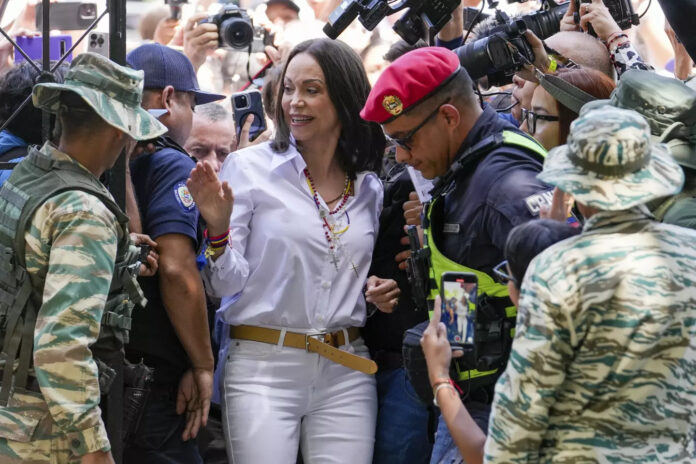 "Podrían capturarme mientras escribo estas palabras" escribió María Corina Machado