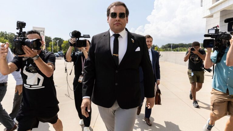 George Santos llama “alarmistas” a quienes critican indulto