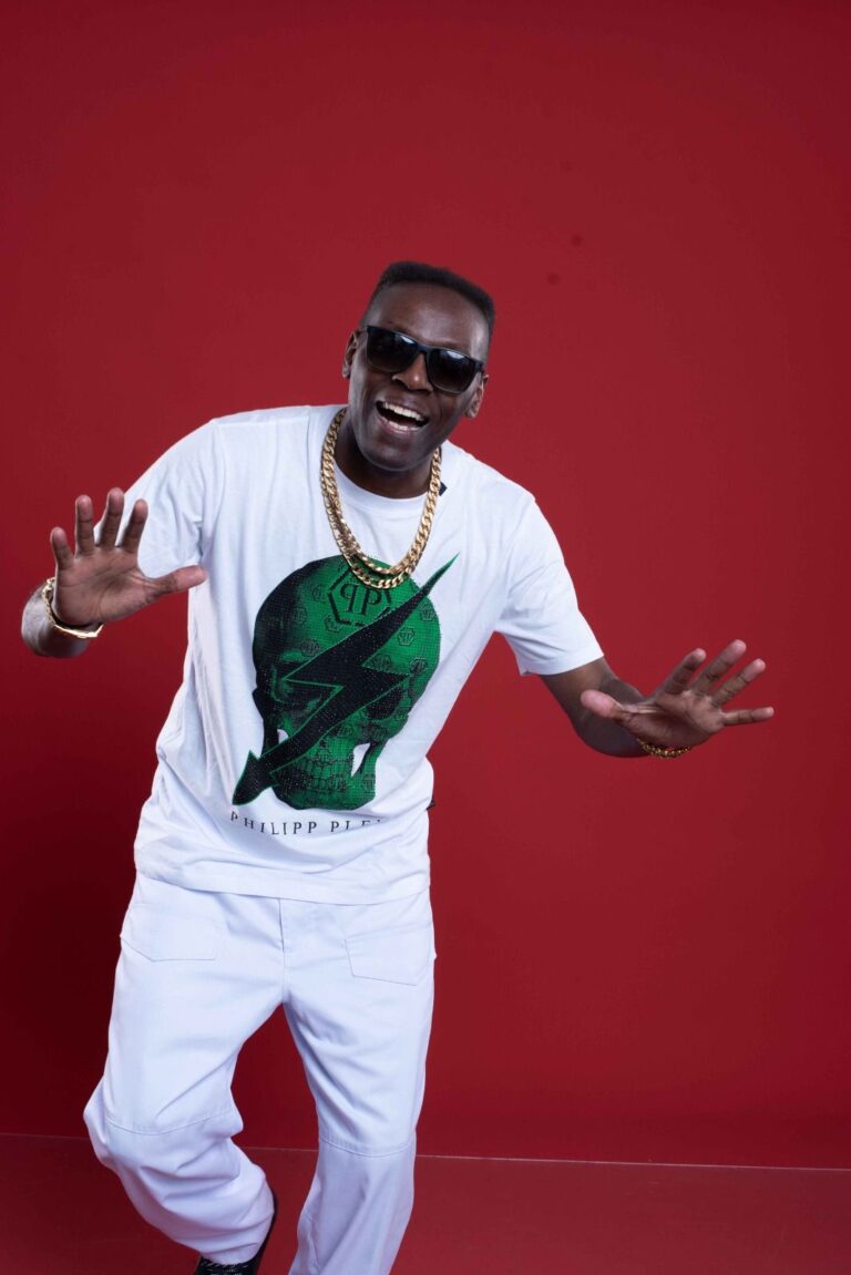 Salsero peruano Antonio Cartagena en concierto en Hard Rock Café el 18 de octubre