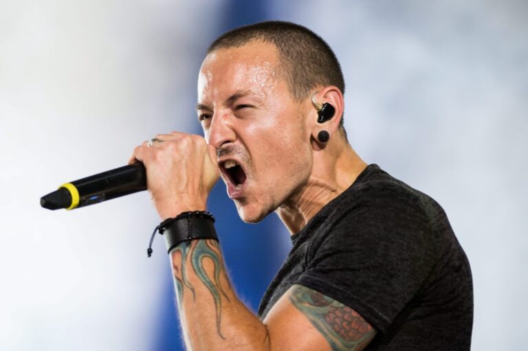 Revelan que Chester Bennington “luchó” hasta el último día contra su adicción al alcohol 