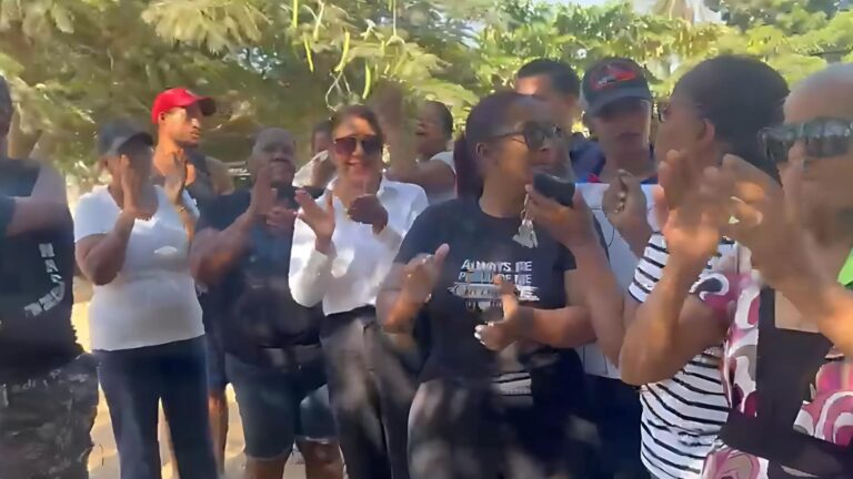 Ciudadanos protestan por escasez de agua potable – #FVDigital