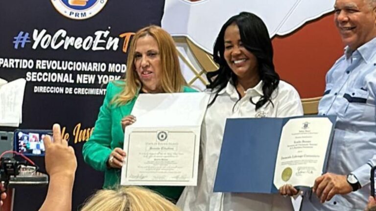 PRM reconoce a Scarlet Benzán en Nueva York – #FVDigital