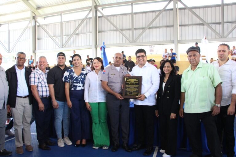 Policiales: Alcaldía SDE reconoce al director general de la Policía Nacional por su apoyo al deporte y la juventud – Policía Nacional Dominicana