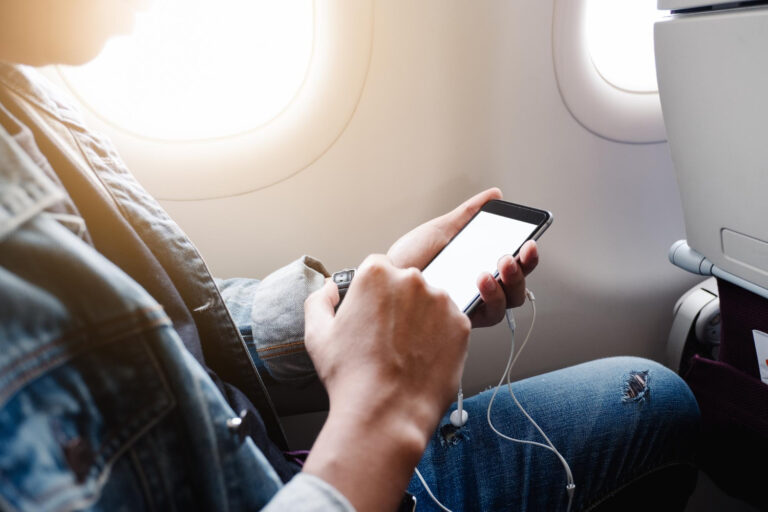 ¿cuál es el peligro si no lo activas en tu teléfono durante el vuelo?