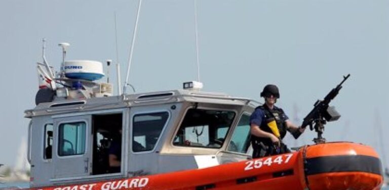 EE.UU. repatria a 124 haitianos interceptados en dos embarcaciones