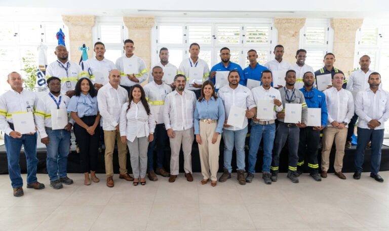 Colaboradores de CEPM reciben certificación de la SIE