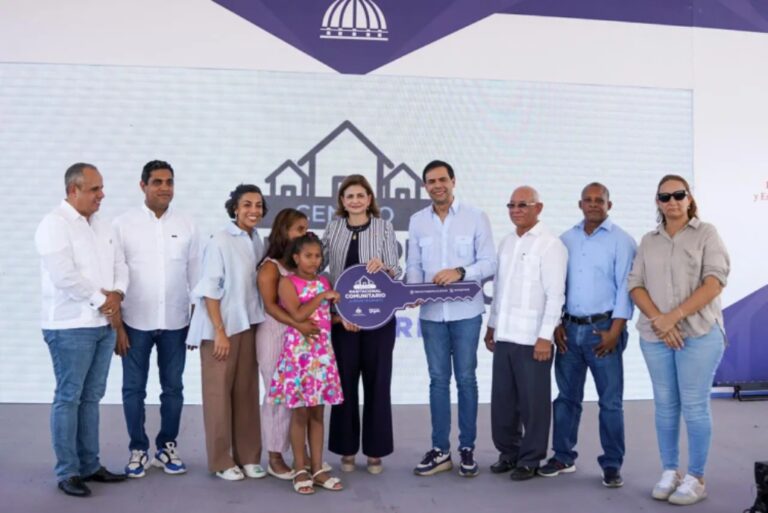 Gobierno entre 50 viviendas amuebladas en Montecristi #FVDigital