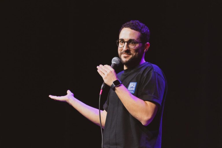 Comediante español Galder Varas al Pabellón de la Fama con “Esto no es un show”