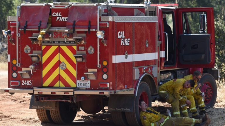Ocho bomberos que regresaban de combatir incendio sufren accidente en autopista de California #FVDigital