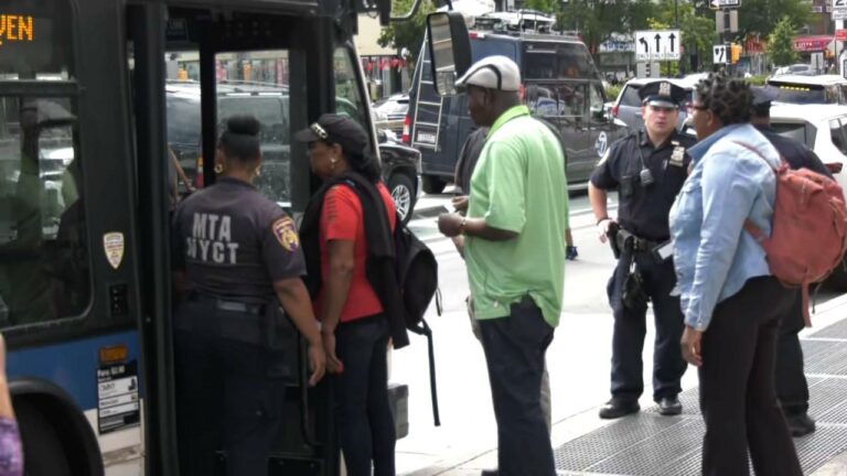 Periodo de advertencia choferes estacionen en carriles buses