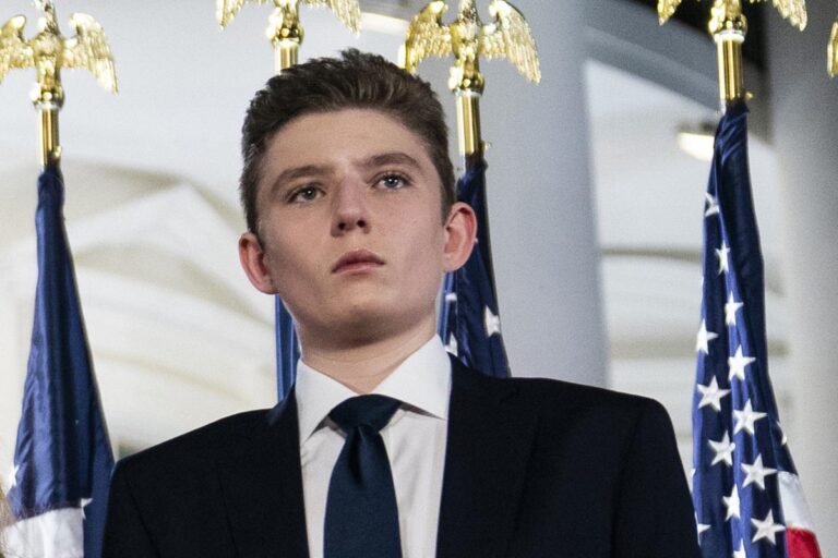 Agentes del Servicio Secreto acompañan todos los días a Barron Trump a la universidad #FVDigital