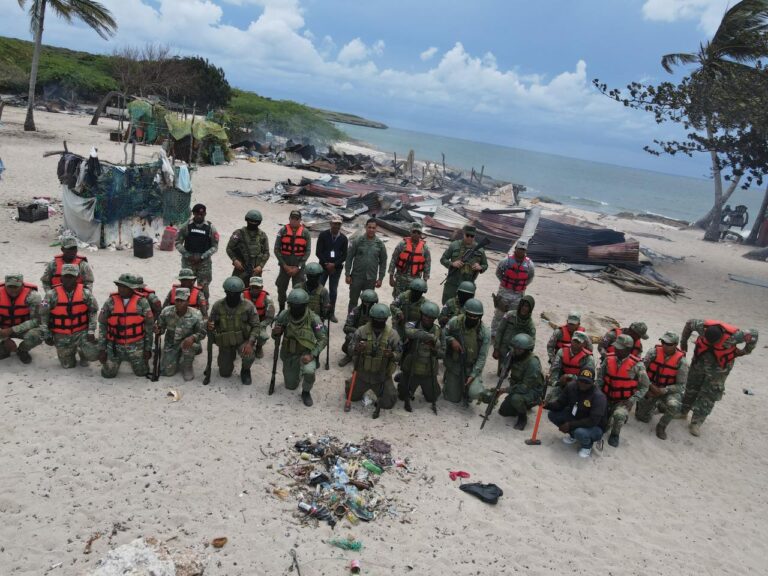 Demuelen estructuras ilegales en Cabo Rojo en segunda fase de Operativo de Reforzamiento de Controles Fronterizos