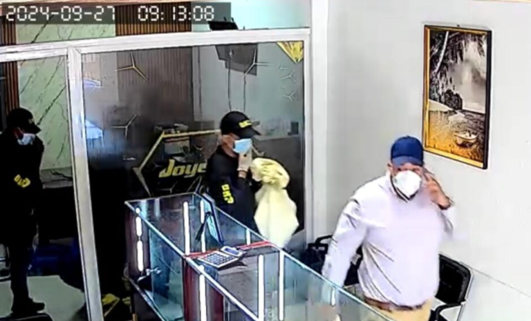 Denuncian hombres con uniformes de la DNCD asaltaron joyería – Remolacha   #FVDigital