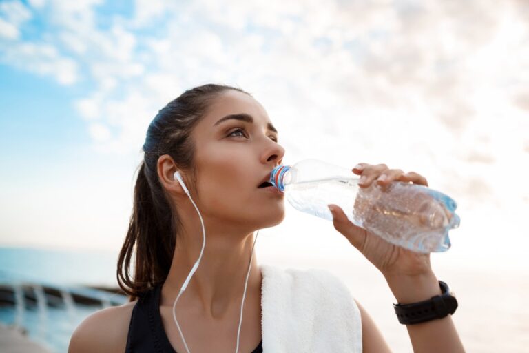 ¿Durante cuánto tiempo es seguro beber el agua de una botella que ya hemos abierto?
