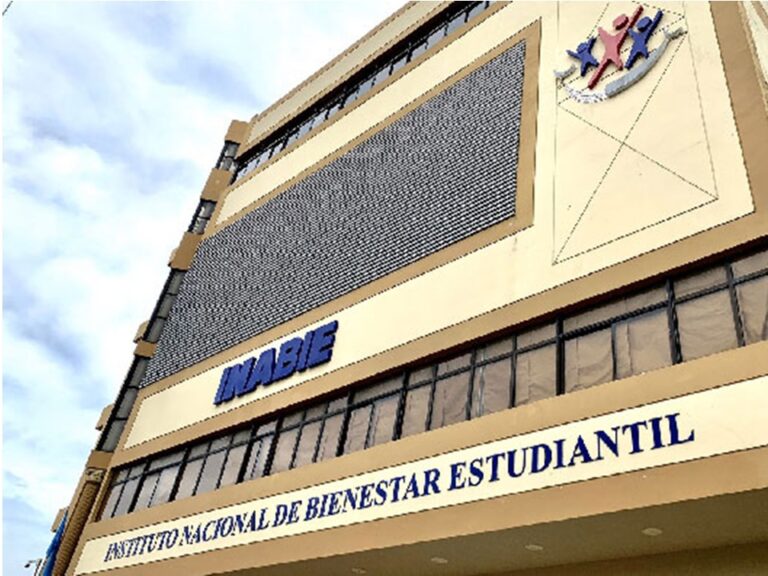 Caso INABIE: ¿Qué hay detrás de quema de supuestos 100 millones de pesos en útiles?