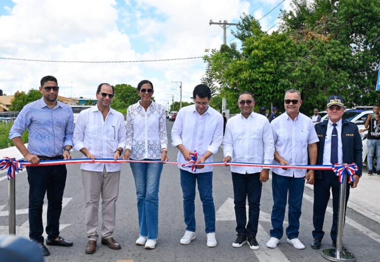 Ministro Collado inaugura reconstrucción calle Pastor Domingo de la Cruz, en Verón, Punta Cana