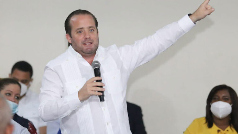 Paliza niega deuda de 9 millones en tarjetas de crédito y aumento patrimonio de 6 millones de dólares