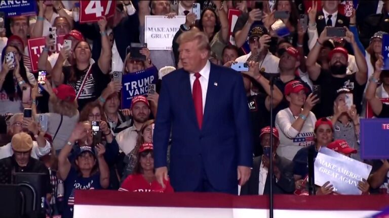 Boletín Matinal: 'Trump está con la familia, con los valores de la familia': latino en mitin de Trump en Long Island