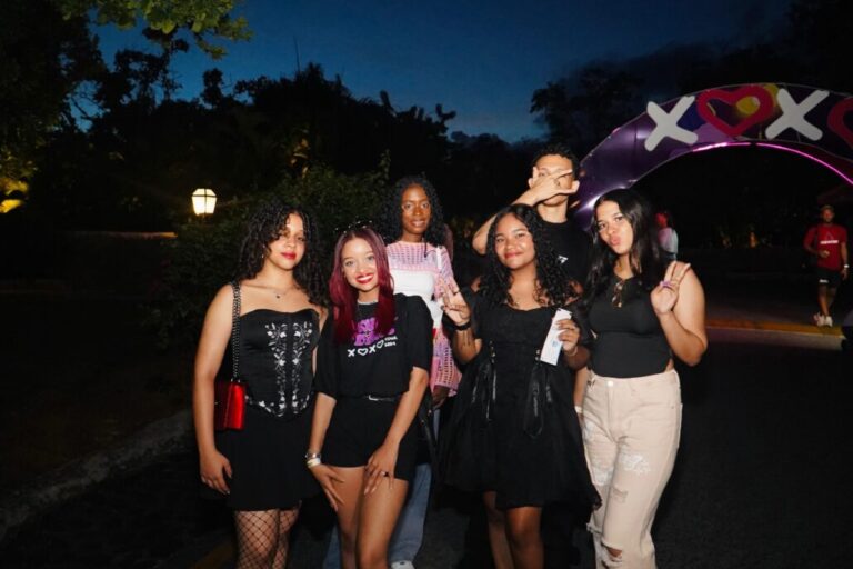 Fans de Young Miko llegan a Altos de Chavón para su concierto #FVDigital