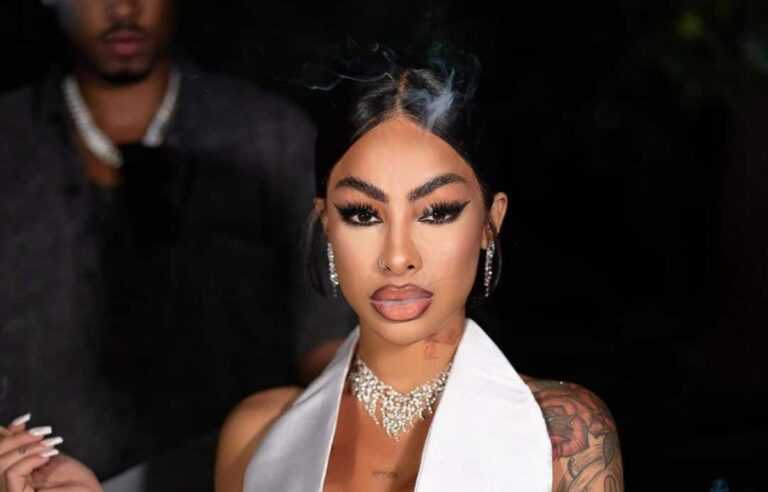 Yailin La Más Viral bailando en bikini en un yate