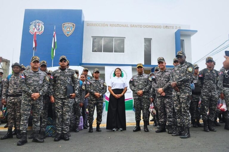 Policiales: ASEOPNA realiza donación de útiles escolares en Santo Domingo Oeste – Policía Nacional Dominicana