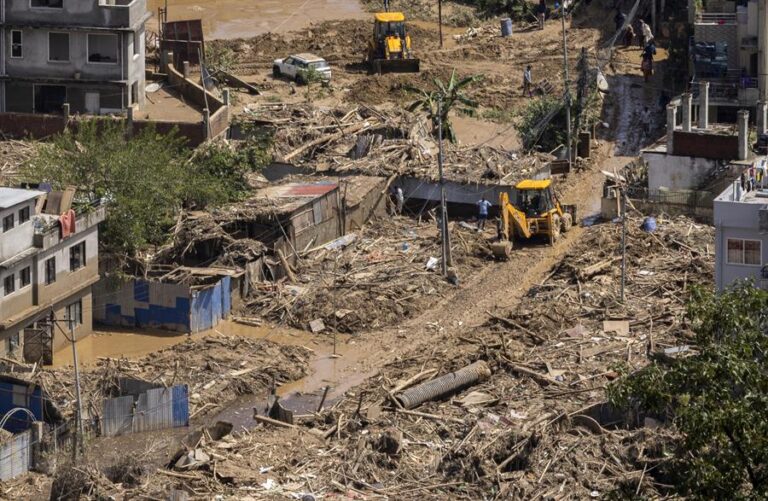 Ascienden a 193 los muertos por las peores lluvias en más de medio siglo en Nepal #FVDigital