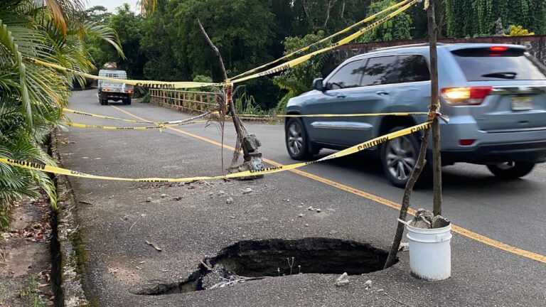 Exigen arreglo de calle en el municipio de Piedra Blanca en Monseñor Nouel