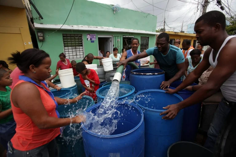 En sector 30 de Mayo, reclaman no reciben agua potable hace varios meses