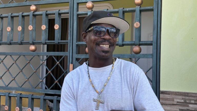 Haitiano niega come perros y gatos en Monte Plata