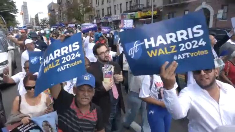 Marchan en apoyo a Kamala Harris en el Alto Manhattan