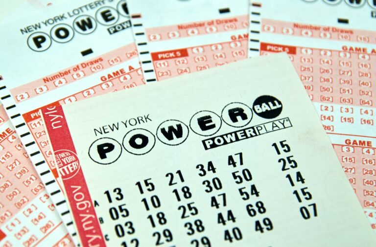 Boleto de $1 millón de dólares de lotería Powerball fue vendido en tienda hispana en Nueva Jersey