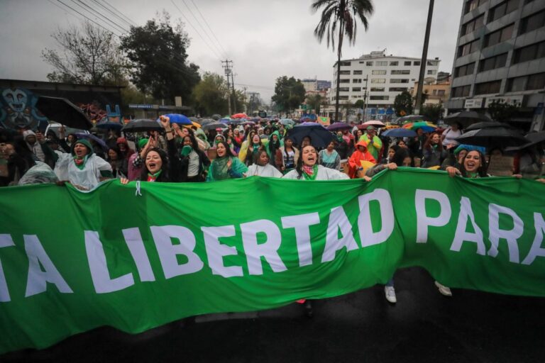 Una marcha, en Quito, exige la despenalización total del aborto en Ecuador