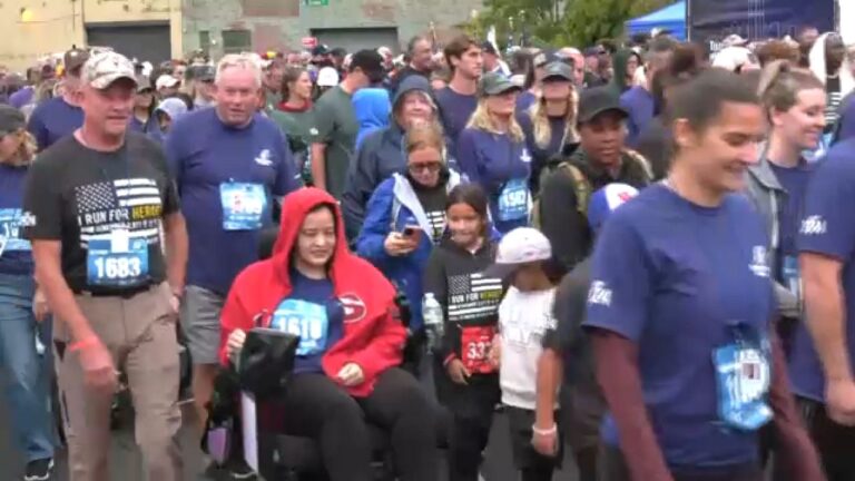 Carrera rinde homenaje póstumo a los socorristas del 9/11