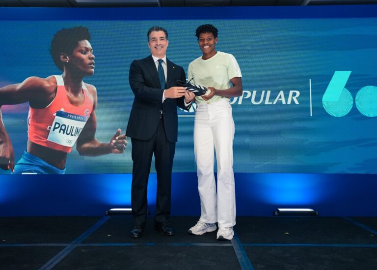 Popular celebra los éxitos deportivos de Marileidy Paulino con empleados y clientes