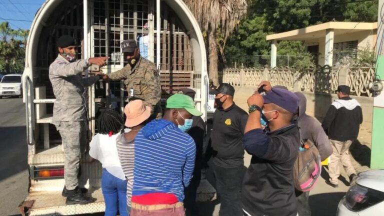 Más de mil haitianos han sido detenidos durante operativos realizados este viernes por la DGM – #FVDigital