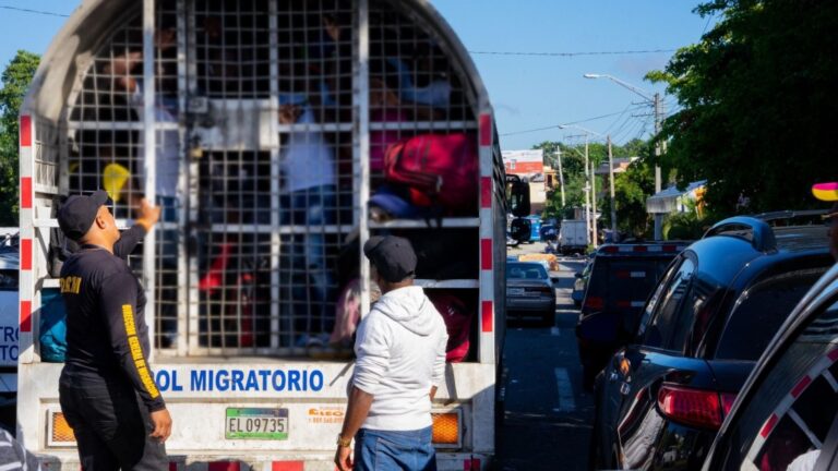 Proponen que haitianos indocumentados lleven consigo sus pertenencias al momento de la deportación – #FVDigital