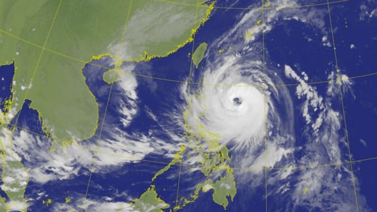 Taiwán emite alerta marítima por tifón Kong-rey, que trae vientos de hasta 190 km/h – #FVDigital