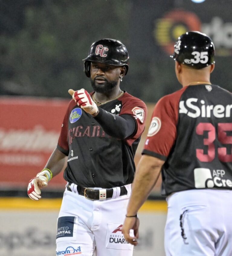Diego Hernández batea triple y dos sencillos en primer triunfo en casa de los Gigantes