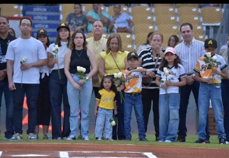 Águilas rinden homenaje a don Papi Bisonó en juego contra el Licey