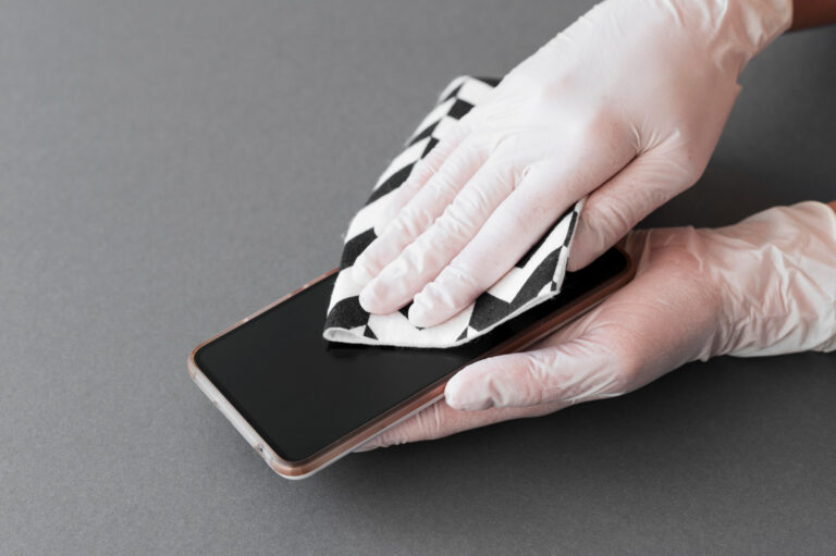 6 trucos para quitar los arañazos de la pantalla del móvil sin morir en el intento