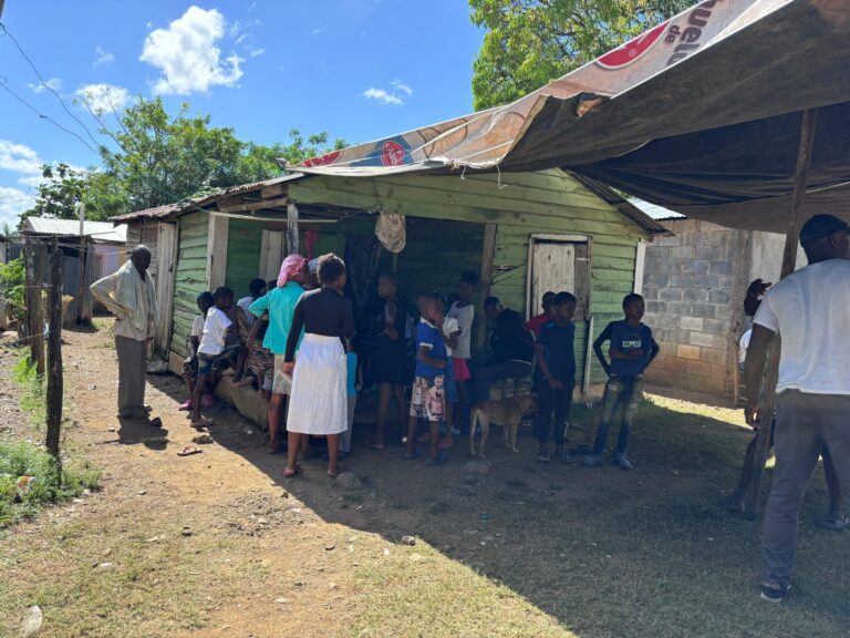 Luto en Yamasá; esperan justicia por la muerte de una niña atropellada por un camión