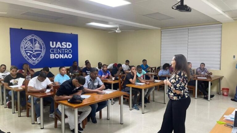 Policiales: Policías continúan su formación en todo el territorio nacional; un total de 5,300 agentes capacitados en 12 universidades en cursos complementarios