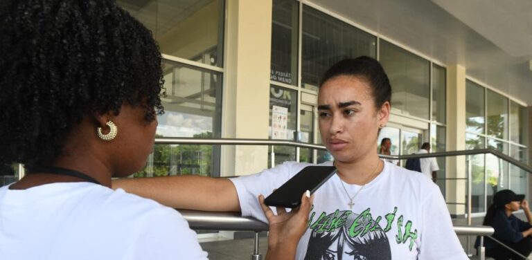 Sepultan cadáver de mujer atropellada en Ciudad Juan Bosch, su hija y hermana siguen en estado delicado