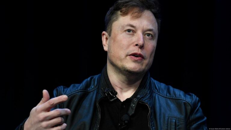 Musk: Tesla producirá taxi sin conductor a partir de 2026 #FVDigital