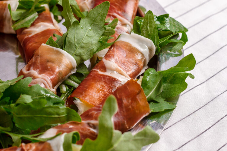 Descubre los beneficios de comer canónigos por la noche